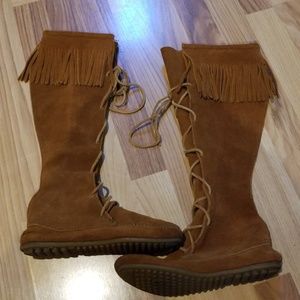 Minnetonka front lace up boots